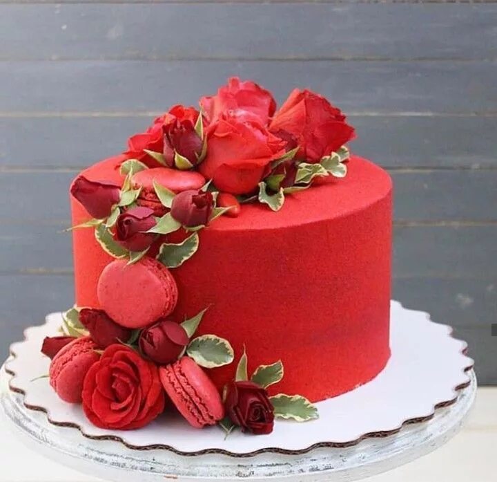 Красный торт декор Thematic Red Cake with Fresh Flower Decorations