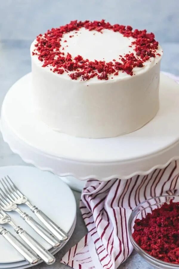 Красный торт декор Pin on red velvet cake
