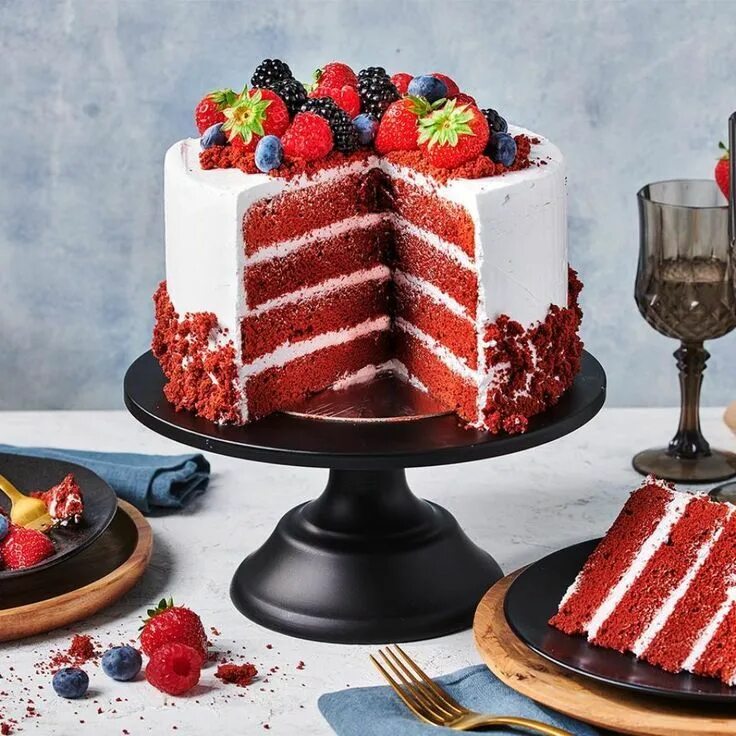 Красный торт декор How to make red velvet cake at home? Velvet cake recipes, Red velvet cake, Velve