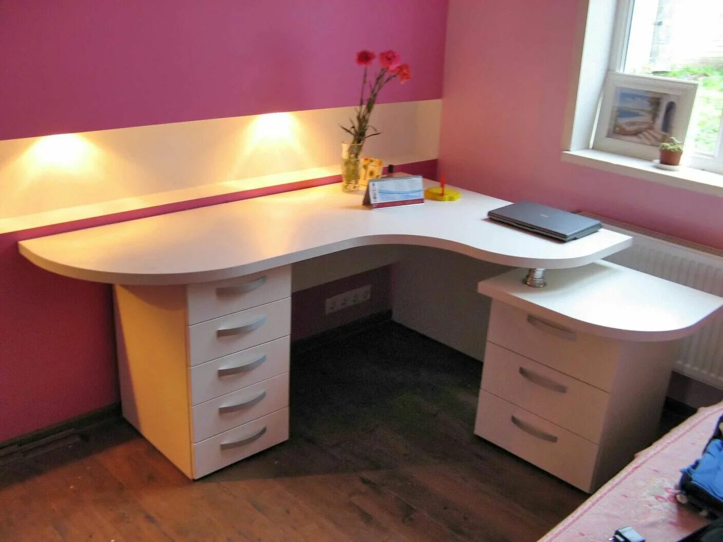 Красный угловой стол фото Pin by Татьяна on Детская комната Home, Corner desk, Furniture