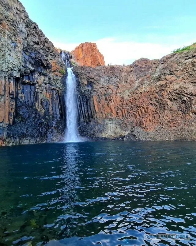 Красный водопад фото Норильск, район Талнах, водопад Красные камни - ЯПлакалъ