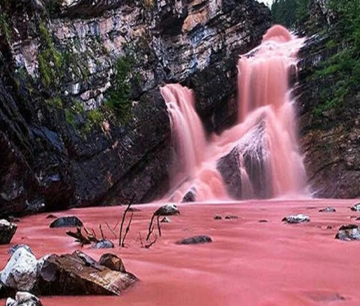 Красный водопад фото Красный водопад