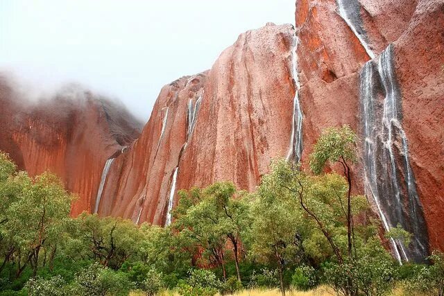Красный водопад фото Uluru 4 Waterfall, Australia, Natural landmarks