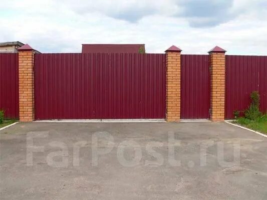 Красный забор фото Профнастил для кровли, заборов и перекрытий от 0,45 до 1,00 мм, в наличии. Цена: