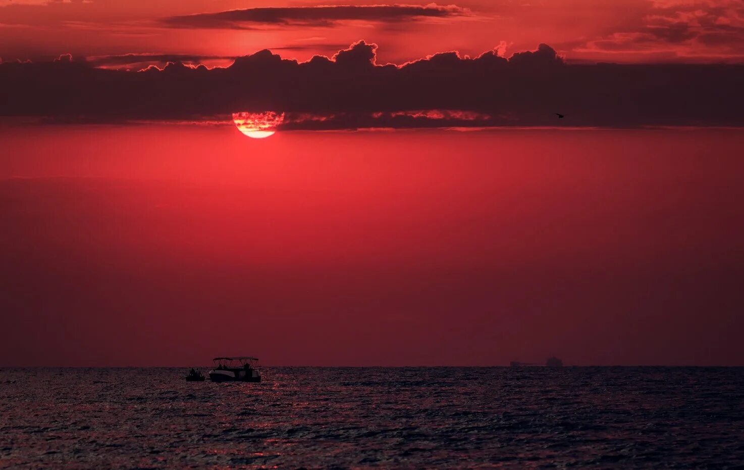 Красный закат на море фото Рубиновый вторник. Photographer Melekestsev Igor