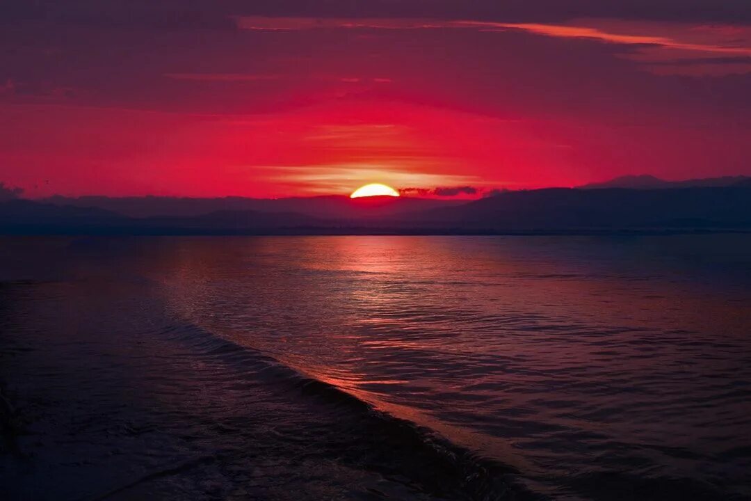 Красный закат на море фото Stunning Sunset Over the Horizon