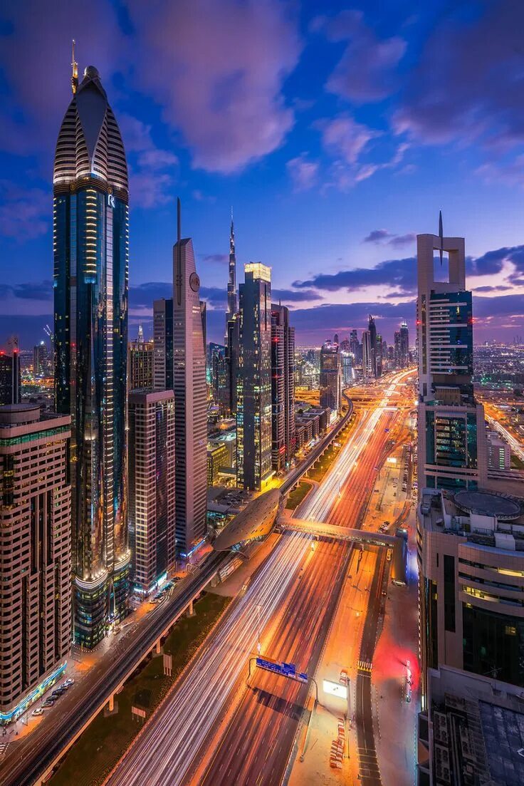 Красота города фото Night-Time Dubai Looks Like It Came Straight From A Sci-Fi Movie Dubai city, Dub