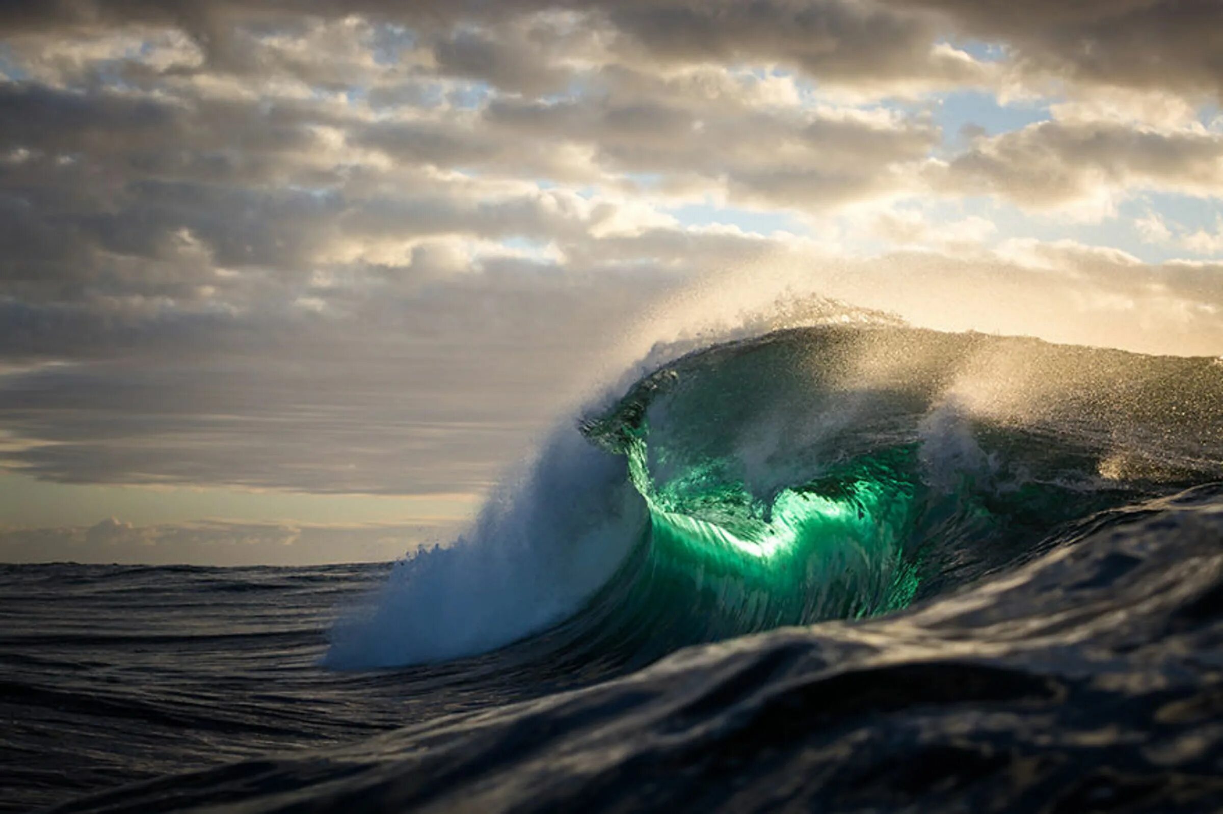 Красота моря фото These Perfectly Timed Photos of Crashing Waves Are Incredible Ocean images, Ocea