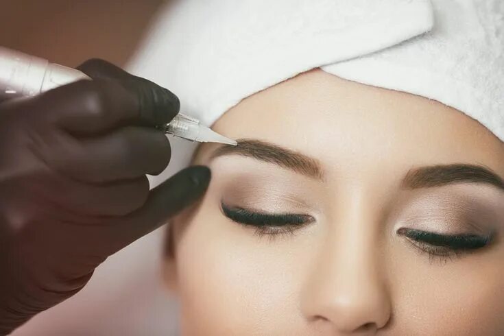 Красота перманентного макияжа Mise en garde sur le maquillage des sourcils : ils peuvent devenir orange ou rou