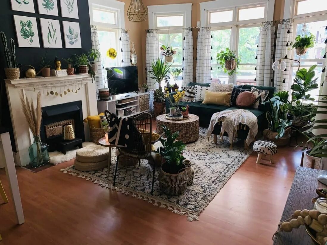 Красота в интерьере дома An Eclectic Afro-Bohemian Rental Is Filled With Hand-Painted Patterned Walls Boh