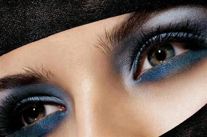 Красота женских глаз фото Grey & blue intense eye make-up Beautiful eyes, Intense eye makeup, Eye makeup