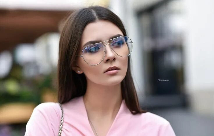 Красотка в очках фото Stunning Portrait of a Woman with Glasses