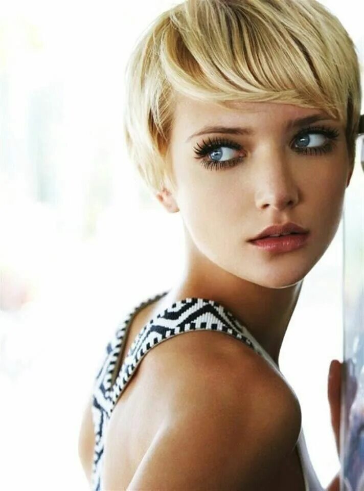 Красотки с короткой стрижкой Already pinned this..but I like it better in color! Hair inspiration, Short hair