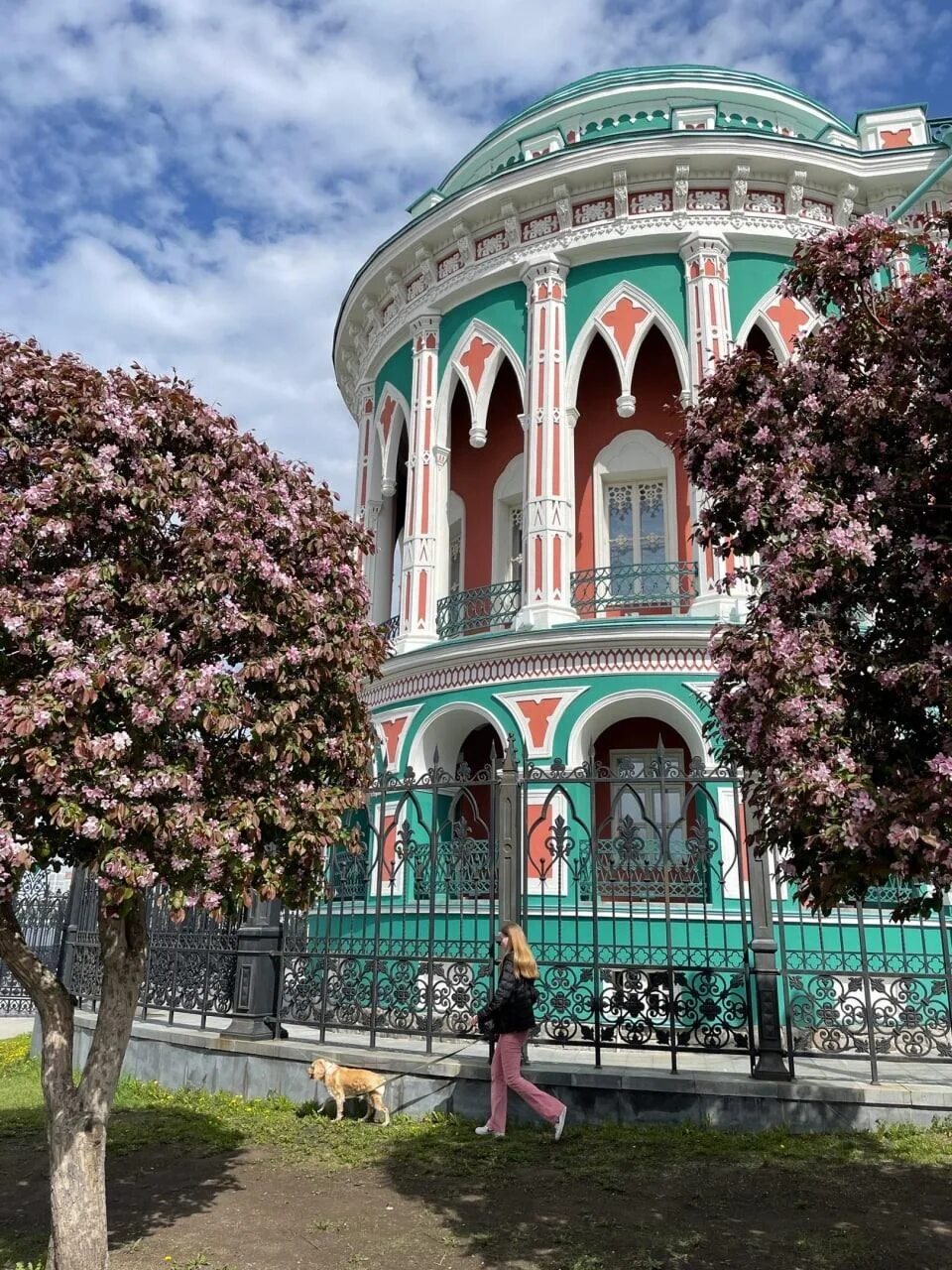 Красоты екатеринбурга фото Красивые фото весеннего Екатеринбурга и Дома Севастьянова, май 2022 г. - 26 мая 