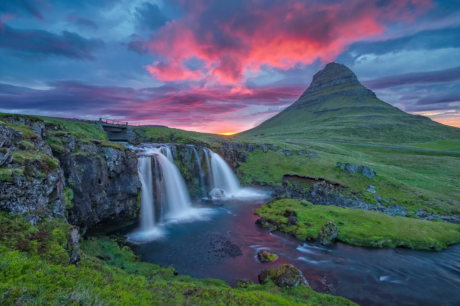 Красоты мира фото Sunset Over Kirkjufellsfoss Waterfall in West Iceland Waterfall, Visit iceland, 