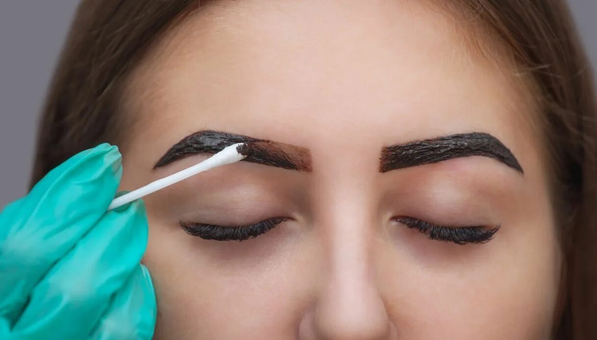 Красят ли брови татуаж Sopracciglia perfette? Con l’henné, la tinta o i prodotti long lasting è possibi