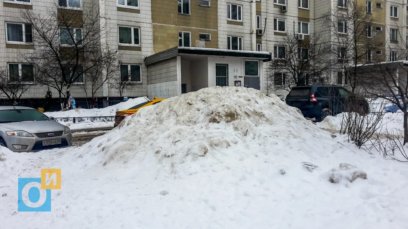 Красяттут бул маршала крылова 4а фото бульвар Маршала Крылова, 4, Кучи не убранного снега в Одинцово