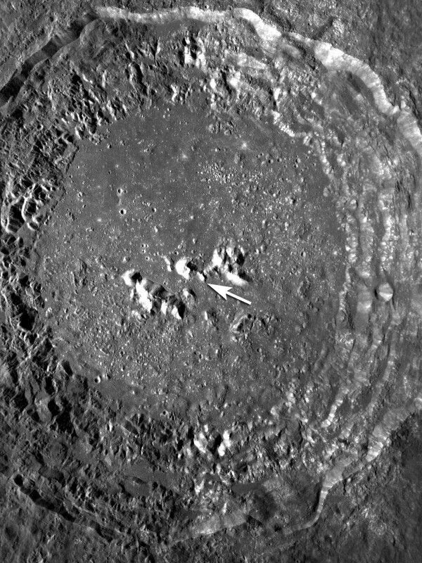 Кратер коперник на луне фото Copernicus is approx. 80 miles across. The mountain range / pyramids in the cent