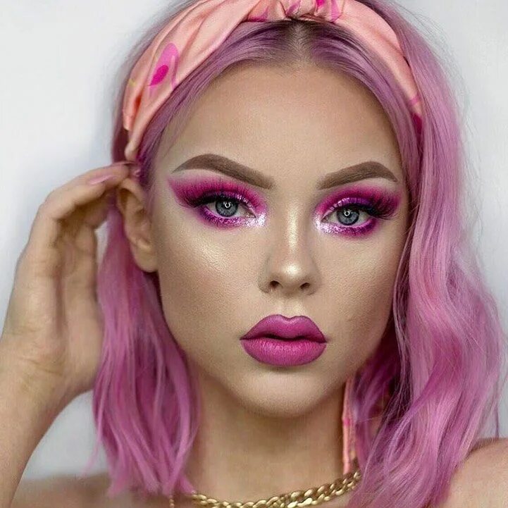 Кратко макияж ANASTASIA BEVERLY HILLS ✨ on Instagram: "PIC @beatsbylizzie ✨ * alyssa edwards p