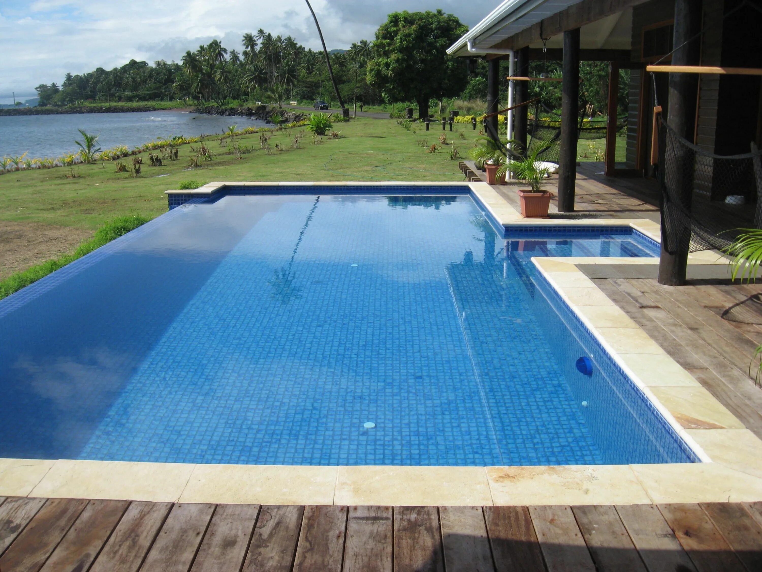 Край бассейна фото Backyard Landscaping Ideas-Swimming Pool Design Swimming pool designs, Backyard 