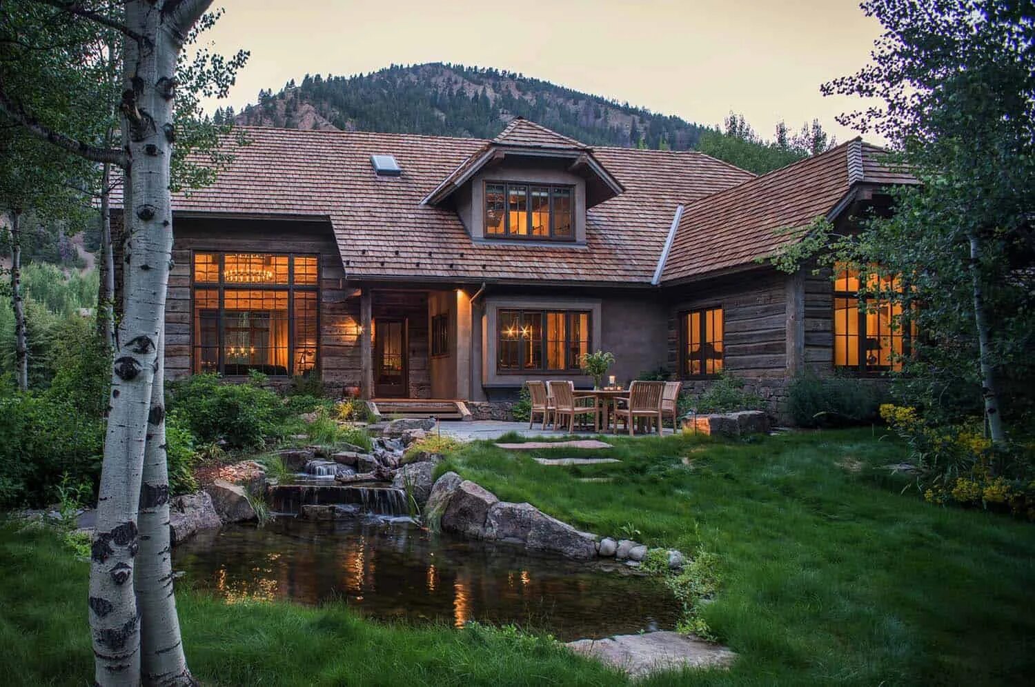 Край дома фото Woodland chalet imbues rustic elegance in Idaho's Sun Valley