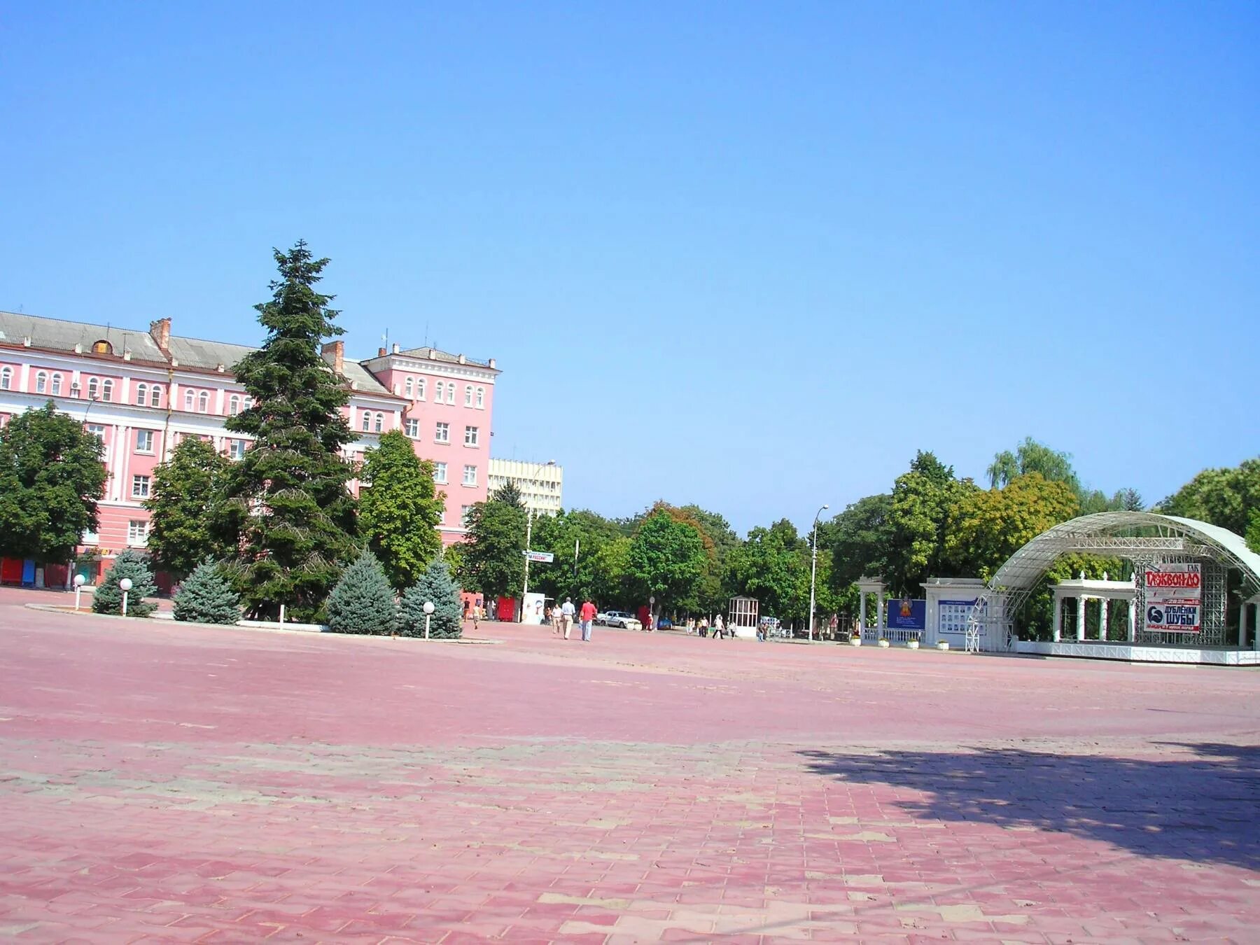 Край фото армавир Фотографии Армавира - Центральная площадь. На заднем плане универмаг ЦЕНТРАЛЬНЫЙ