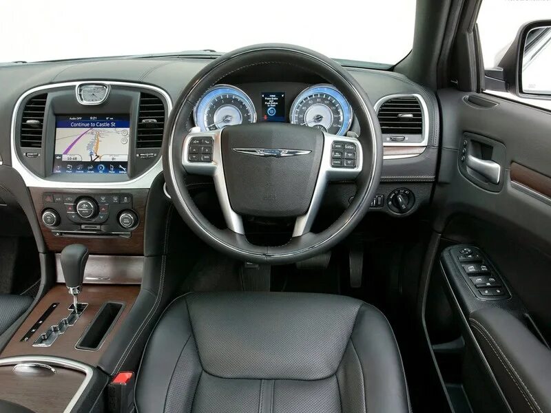 Крайслер фото салона Фото Chrysler 300C - На Chrysler 300C прохожие косятся с уважительным восхищение