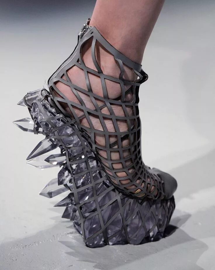 Креативная обувь женская купить в москве фото Shoes by Iris van Herpen Heels, Iris van herpen, 3d printing fashion