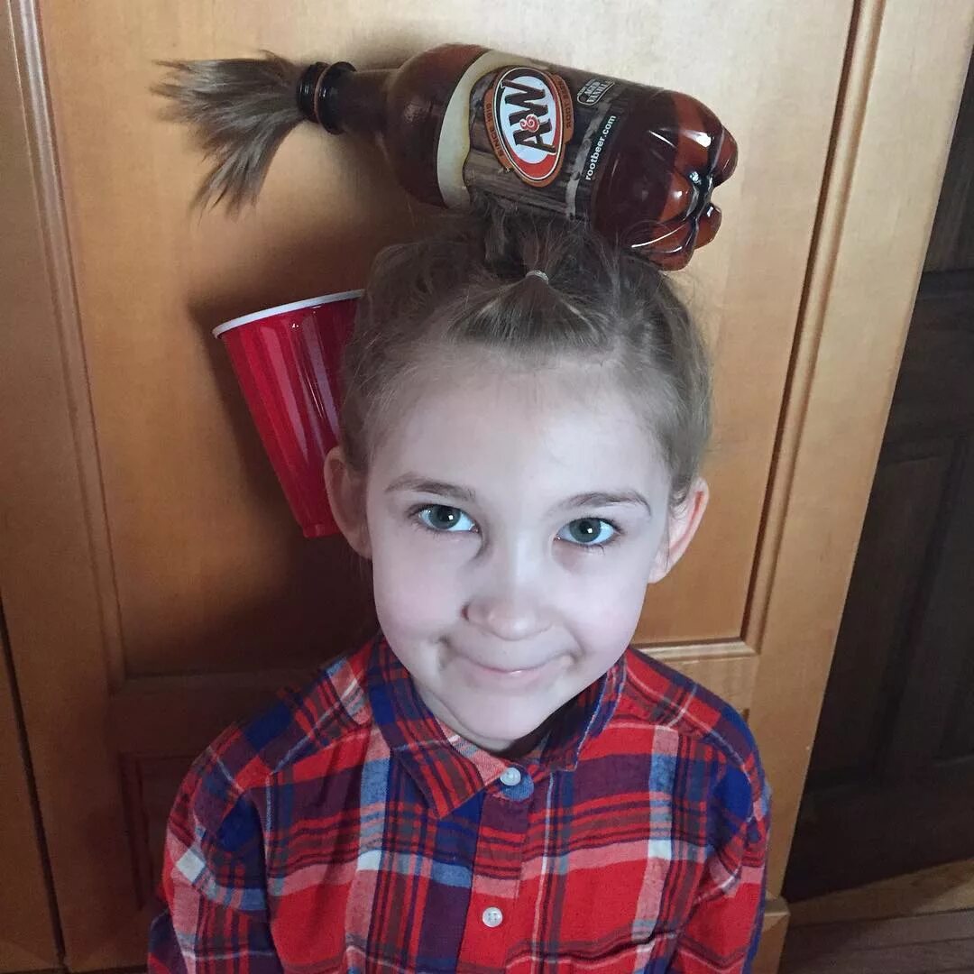 Креативная прическа для девочки Crazy Hair Day: веселые детские прически завоевывают интернет
