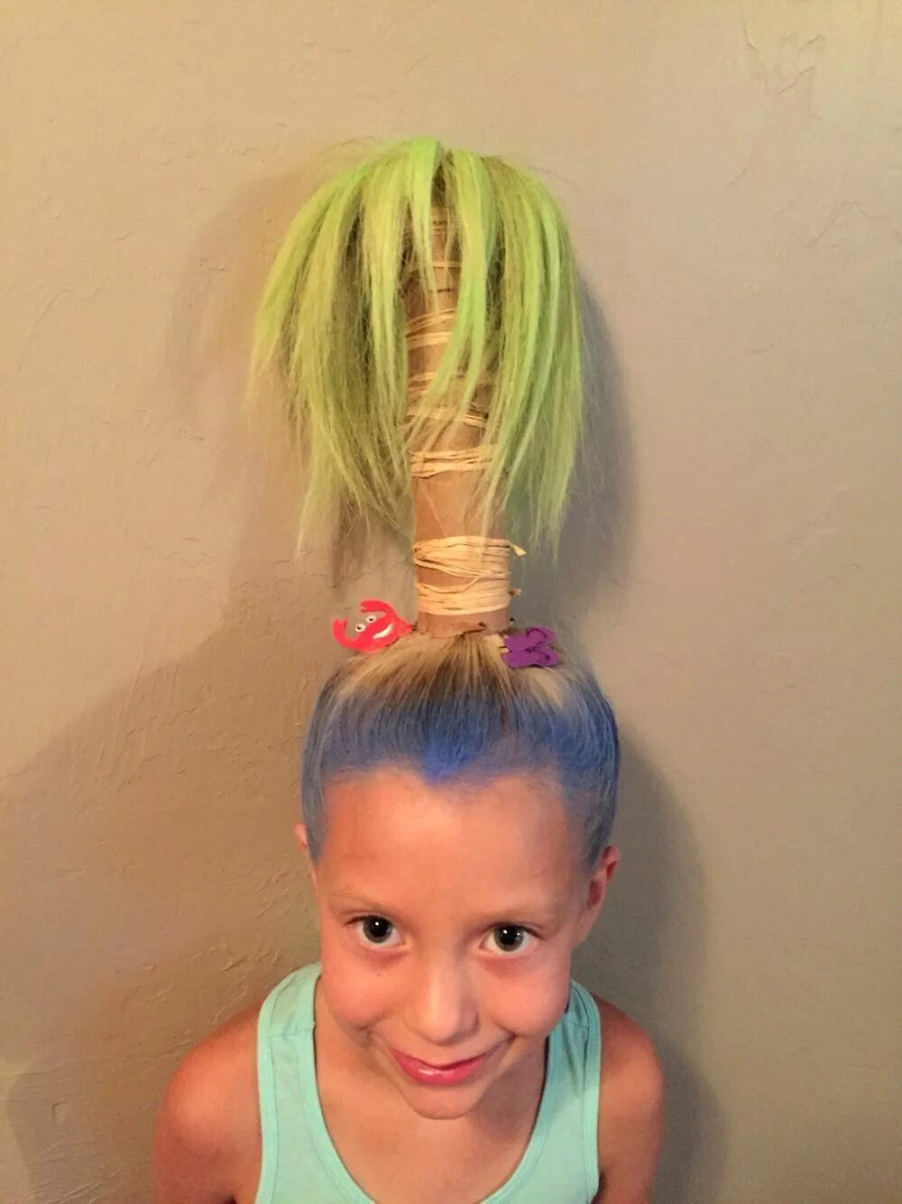 Креативная прическа для девочки 40+ Wacky Hairstyles Easy To Do Cute Crazy hair, Wacky hair days, Crazy hair day