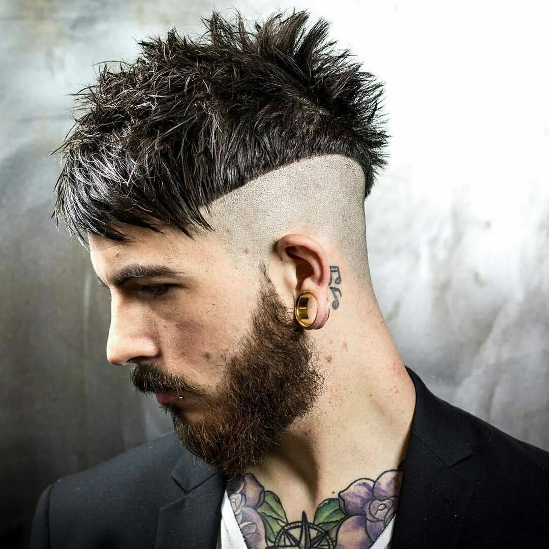 Креативная прическа мужская MENS HAIRCUTS on Instagram: "@braidbarbers - #MENSHAIRWORLD Curved step into a V