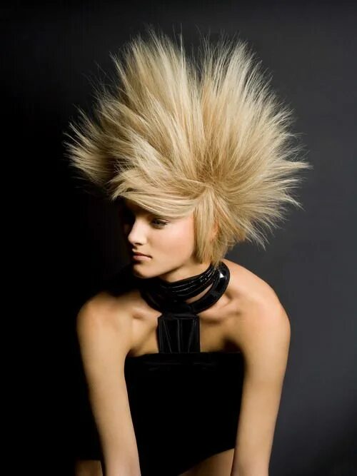 Креативная прическа женская на средние волосы Pinterest Funky hairstyles, Prom hairstyles for short hair, Cute prom hairstyles