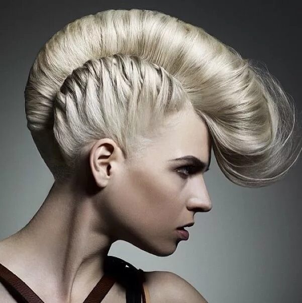 Креативная прическа женская на средние волосы DREAM HAIR WORLD Mohawk hairstyles, Artistic hair, High fashion hair