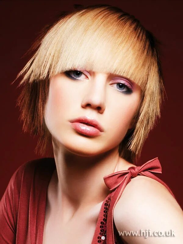 Креативная стрижка челки фото 2005 angular fringe hairstyle