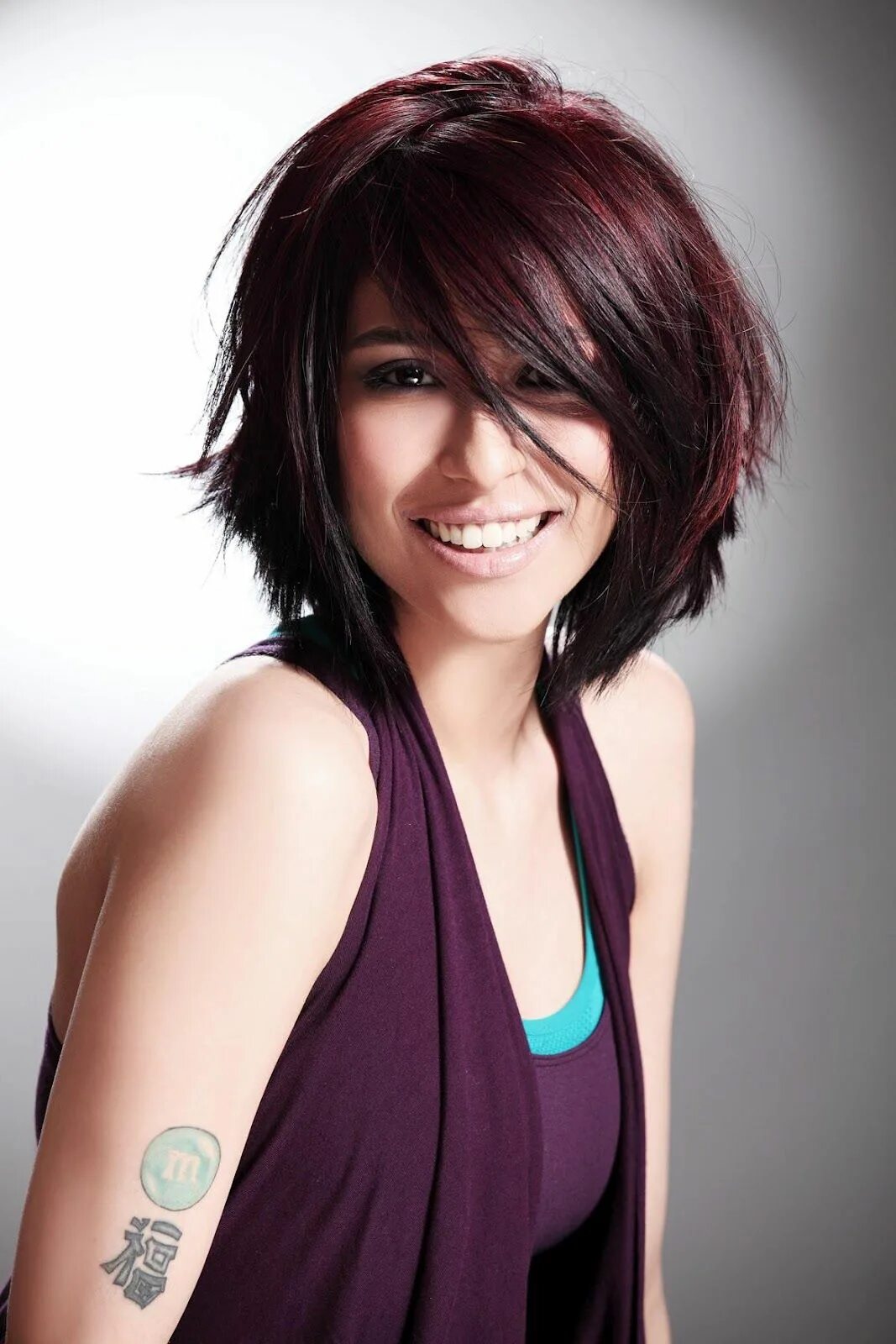 Креативная стрижка на среднюю длину волос Meesha Shafi Wiki-Biography-Age-Height ... Hair color ideas for brunettes short,