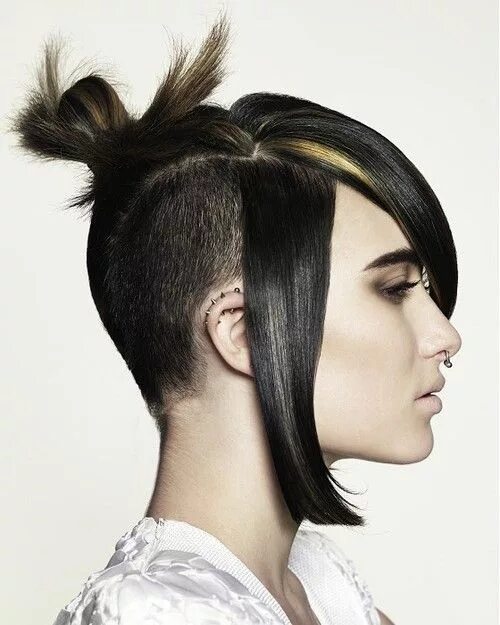 Креативная стрижка женская на средние волосы lovelydyedlocks Brown straight hair, Undercut hairstyles, Cool hairstyles