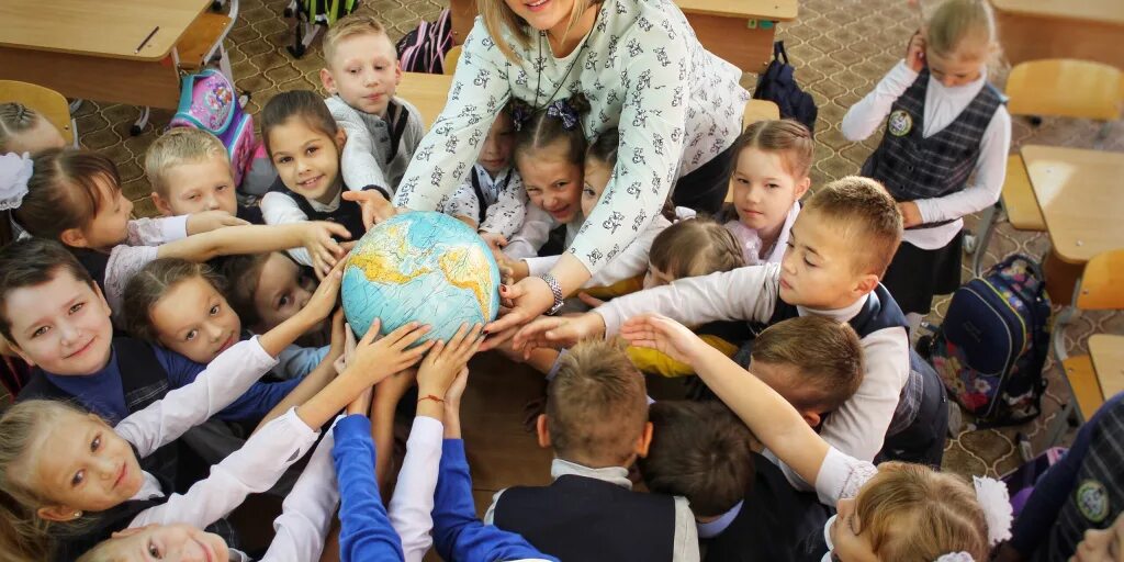 Креативное фото класса с учителем Итоги фотоконкурса ко Дню учителя: победили первоклашки школы № 19 Новости Красн