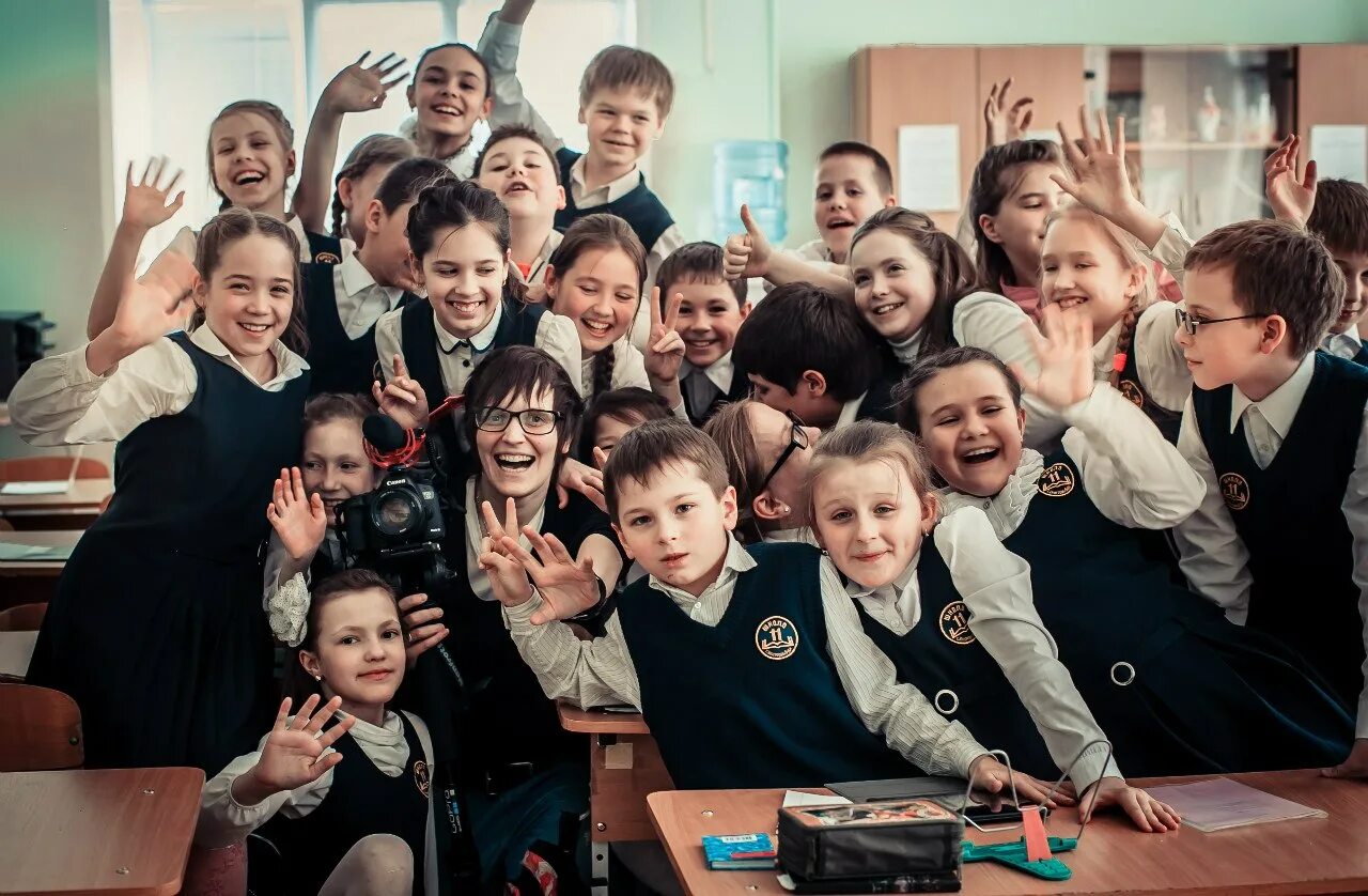 Креативное фото класса с учителем ТОП2018 программ на выпускной для 4- 11 классов от Уральской Школы Креатива - Ек