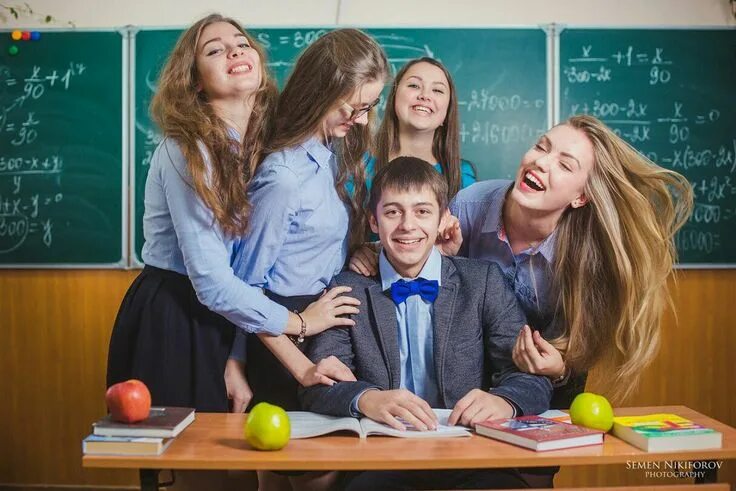 Креативное фото на день учителя с классом Русский язык на "5"! School photography, Photo book, Cute school uniforms
