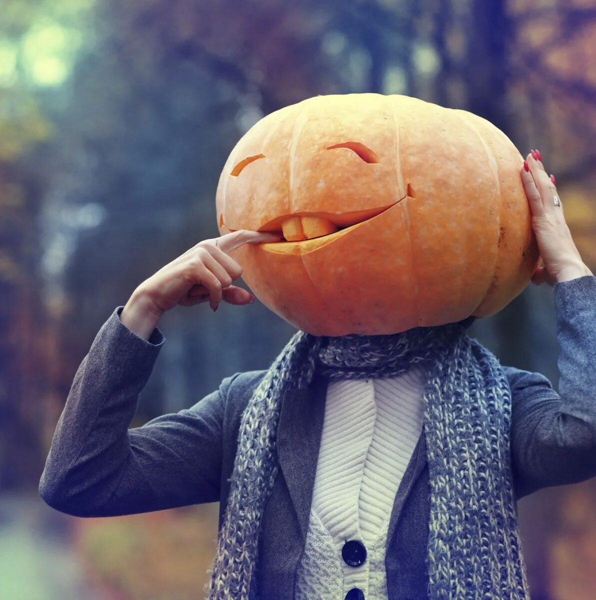 Креативное фото с тыквой #spiritsays: When you decide to pick someone’s brain, make sure it's ripe for th