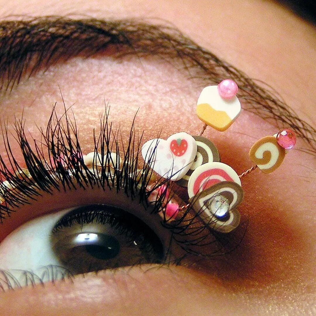 Креативное наращивание ресниц фото This Surprising, Over-the-Top Beauty Trend Is Going to Be Everywhere in 2019 Eye