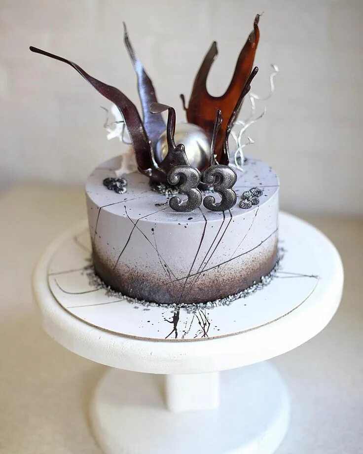 Креативное оформление тортов #birthdaycake #thirtythree #cakedesign Cupcake cakes, Amazing cakes, Creative ca