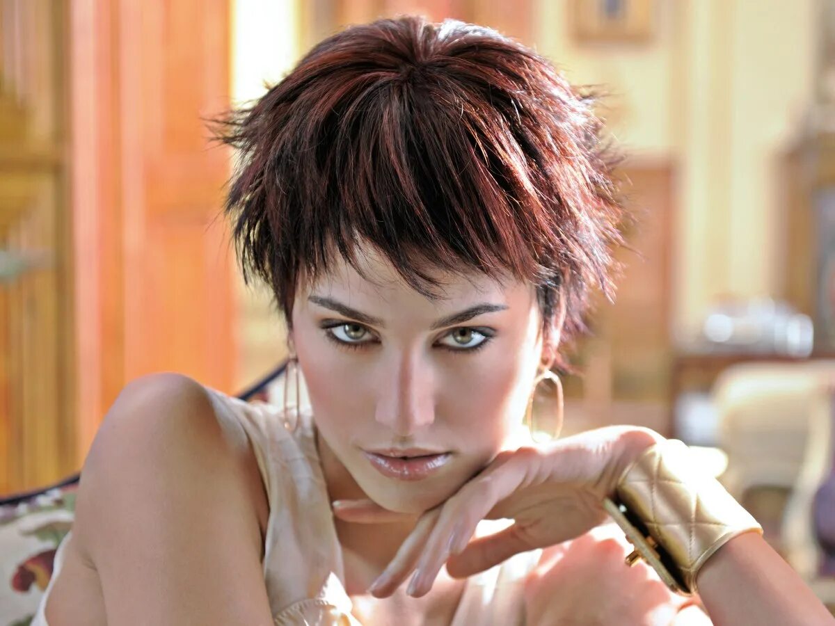 Креативные челки на короткие волосы фото Summer hairstyles with bangs in many shapes and lengths that rejuvenate