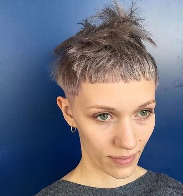 Креативные челки на короткие волосы фото #regram #precisioncut by @tracisak_hair #sassoon #sassoonacademy Short hair styl