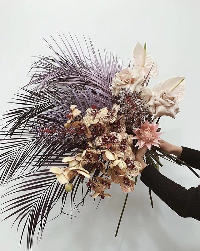 Креативные фото букетов Instagram media by polina_che - Flowers as art Flowers bouquet, Flower bouquet w
