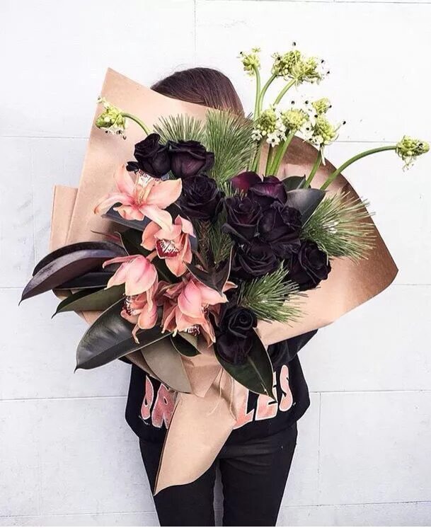 Креативные фото букетов Dramatic fall and winter bouquet #fallbouquet #winterbouquet Flowers bouquet, Fl