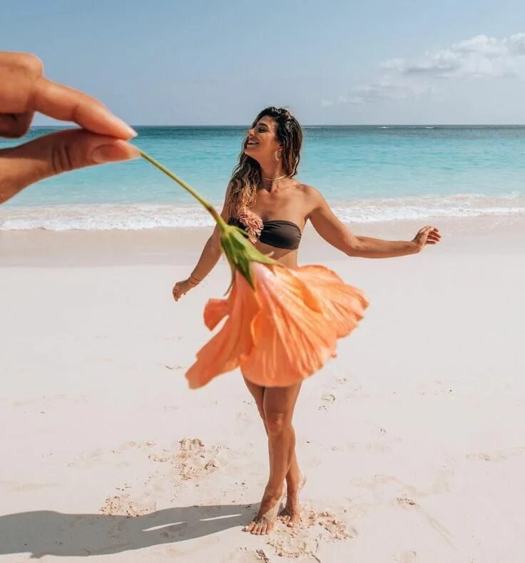 Креативные фото моря ✈ Креативные идеи для фото на море Beach photoshoot, Beach photography poses, Fa