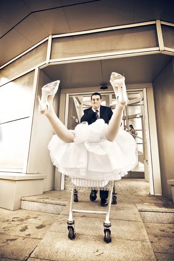 Креативные фото на свадьбу 25 Creative Trash the Dress Wedding Photography: Posing Ideas for the Bride Casa