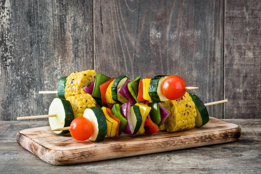 Креативные фото с овощами Recettes.net - Brochettes de légumes au barbecue Camping meals, Easy camping mea