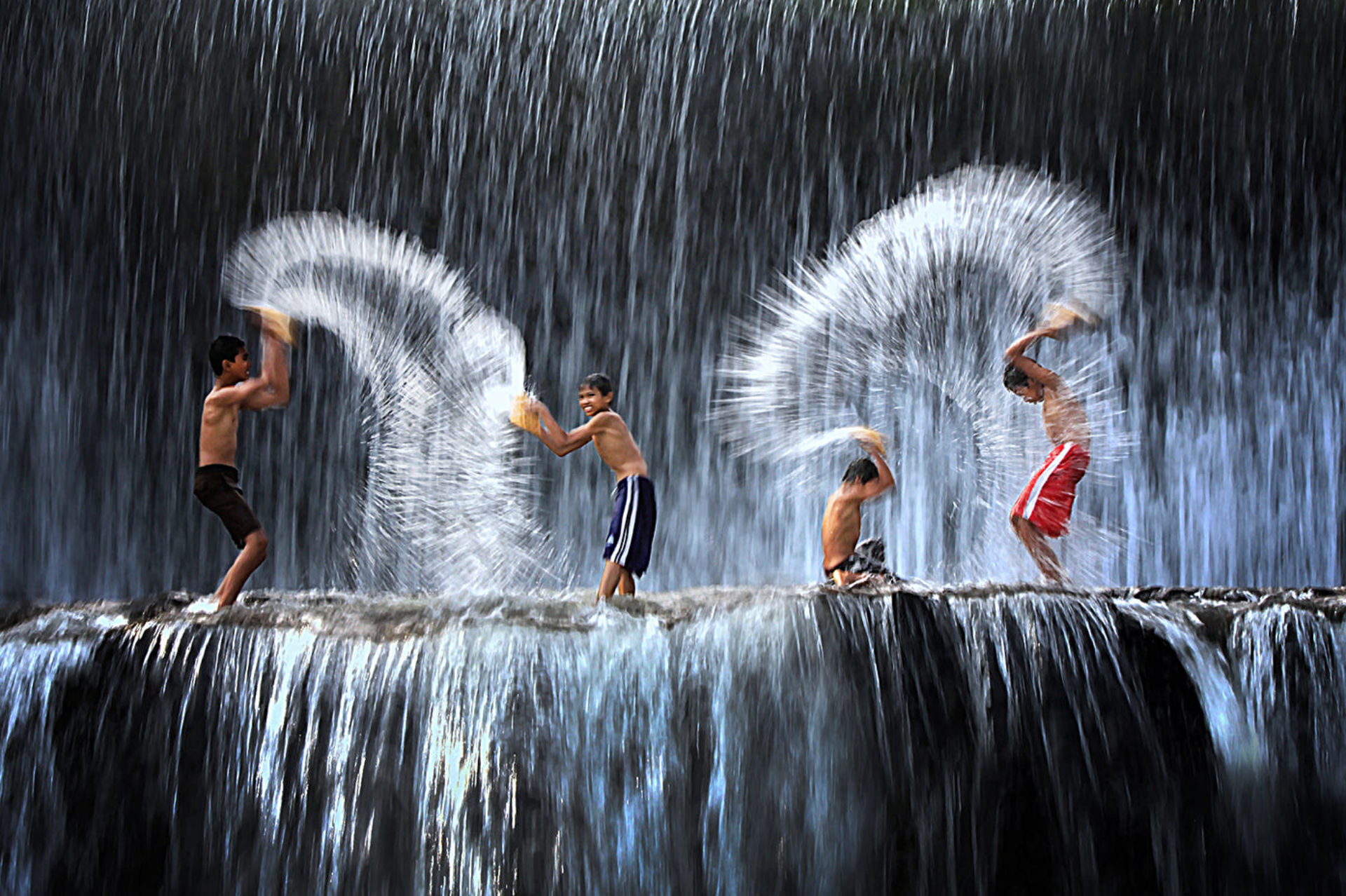 Креативные фото воды ป ก พ น ใ น บ อ ร ด Bali Waterfall Boys